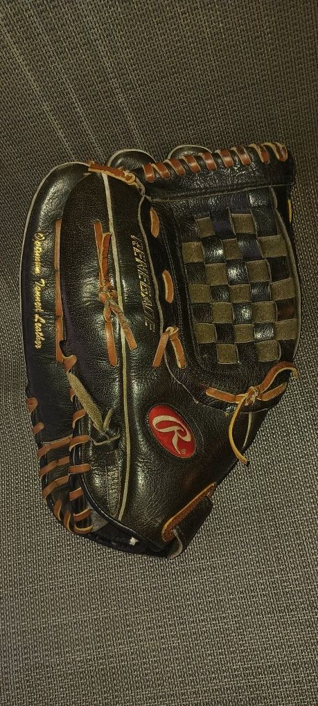 Rawlings Lefty Softball Glove