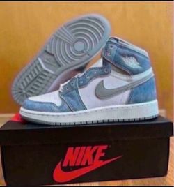 Nike Jordan 1 Retro High Hyper Royal Smoke Grey GS Size 5y/6.5 Womens Brand New
