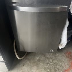 Stove And Dishwasher 