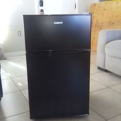 Galanz Mini Fridge/Freezer 