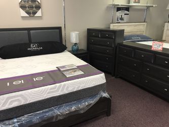 New complete queen bedroom group