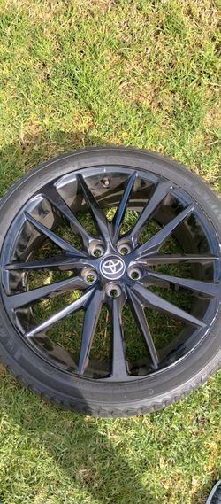 2023 1 OEM BLACK TOYOTA CAMRY 19" WHEEL WITH SOME LIGHT SCRATCHES IT HAD A HAIR CRACK BUT WAS WELDED IN GOOD WORKING CONDITION NOW FOR ANY CAMRY 2018 