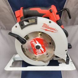 IN GOOD CONDITION MILWAUKEE M18 BRUSHLESS (7 1/4") CIRCULAR SAW TOOL ONLY