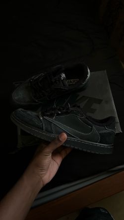 Travis Scott phantom Jordan 1