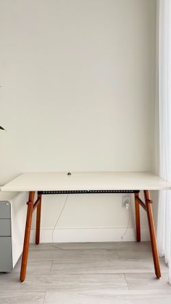 ARTIFOX Modern White Oak Desk - Perfect Condition, Like New!