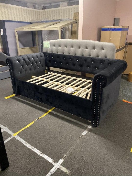 Black Velvet Daybed with Trundle💐New// Finance Available