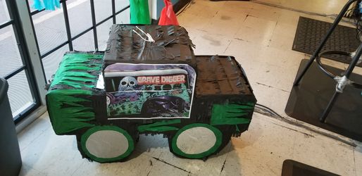 MONSTER TRUCK PIÑATA