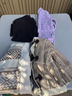 Ropa para niña de seis años pantalones para mujer, talla 25 y 26 y chamarritas para ñiñas