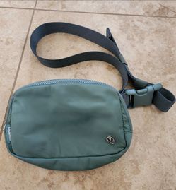 Lululemon everywhere fanny bag
