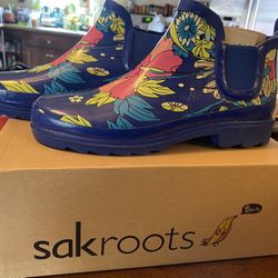 ‘SAKROOTS’ Over The Ankle Rain Goulashes - Women’s Size 10