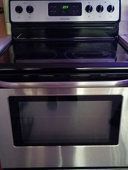Electric Oven - Works Excellent - Like New. Cost $550 New. 