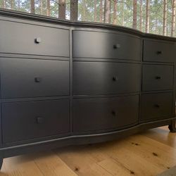 Large Raymour & Flanigan Dresser Solid Wood 66x20x37 Black Satin New 