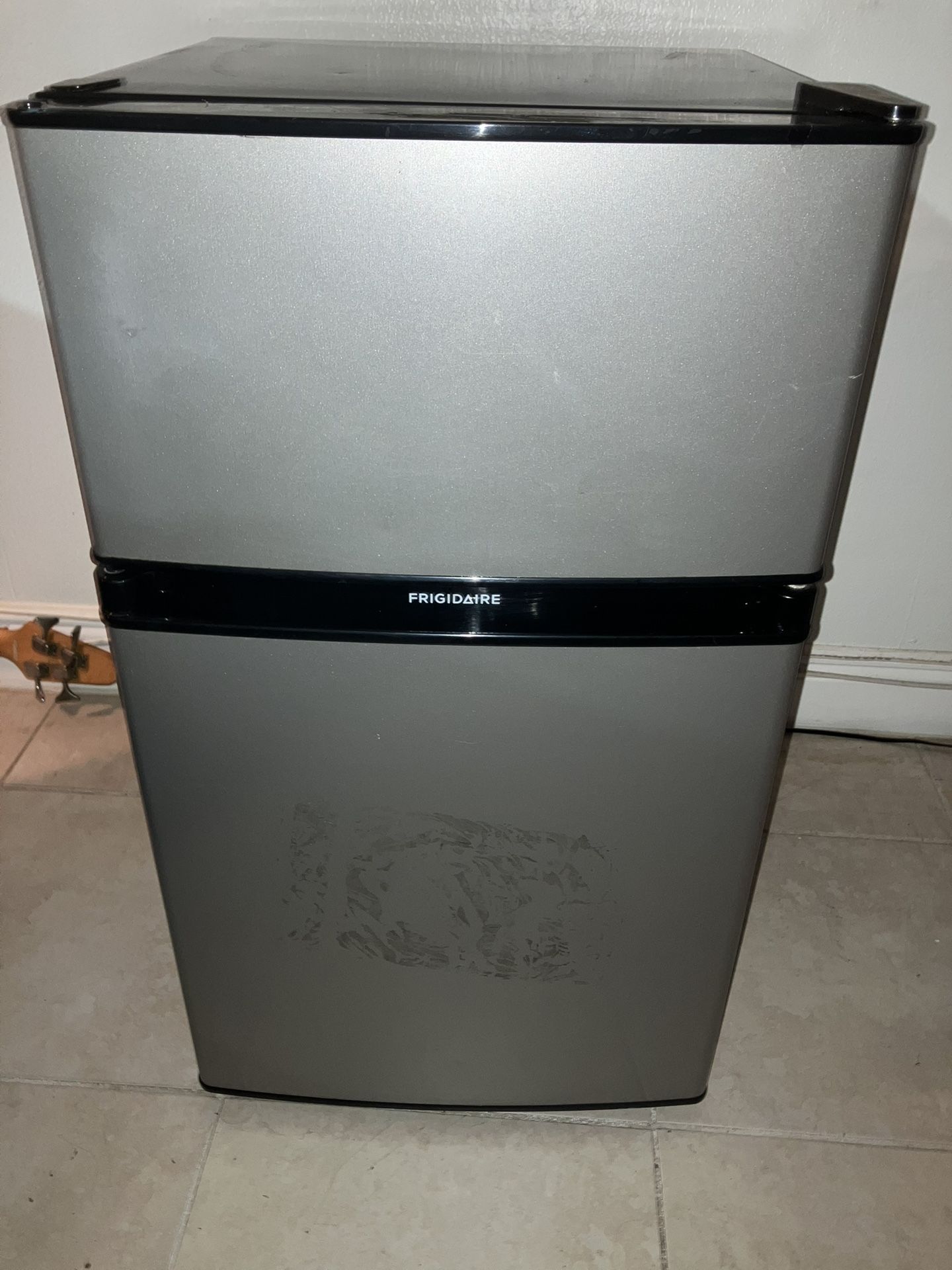 🧊 Title: Mini Fridge w/ Freezer – Works Great