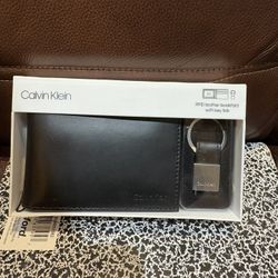Calvin Klein RFID Leather Bookfold Wallet With A Key Tab