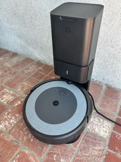 iRobot Roomba i Series Robot Vacuum + Automatic Dirt Disposal Clean Base