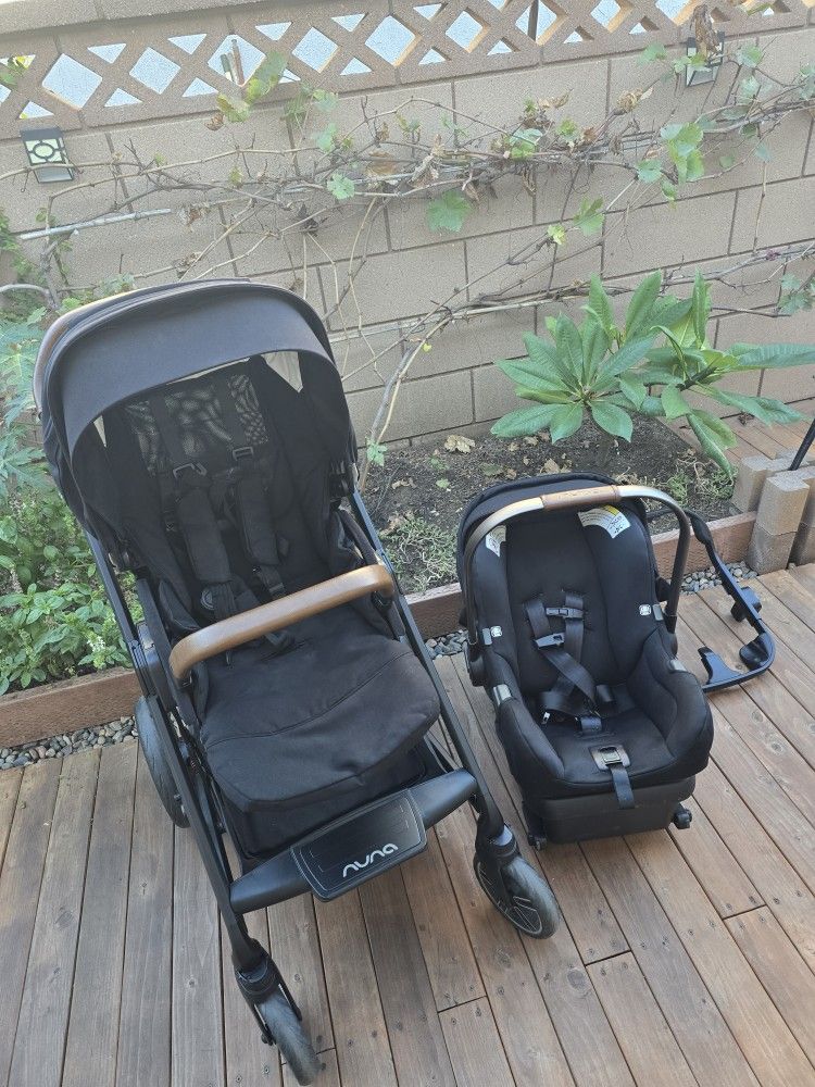 Nuna stroller infant car seat travel system combo. Great Condition.