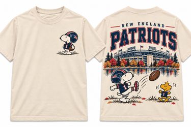 New England Patriots Snoopy Graphic T-Shirt