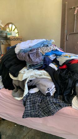 womans and young boys clothes gently used some new 2$-5$ pile