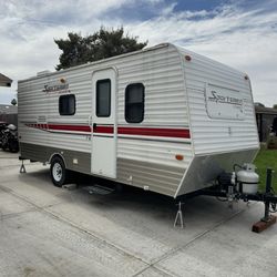Camper / Travel trailer 