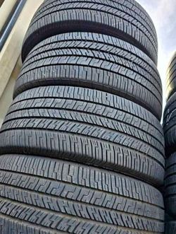 245 55 18 Goodyear tires Con 80% de Vida Las 4