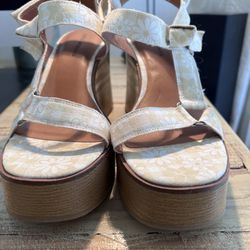 Lucky Brand Buttered Yellow Floral Canvas Demmia Platform Wedge Sandal Size.8.5  new without box