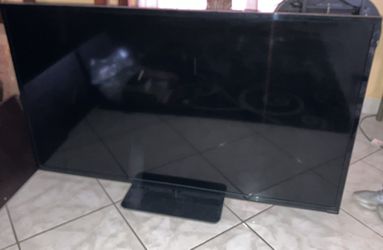 4 Big Screen TV’s For parts And Two Smaller Ones That Need TLC