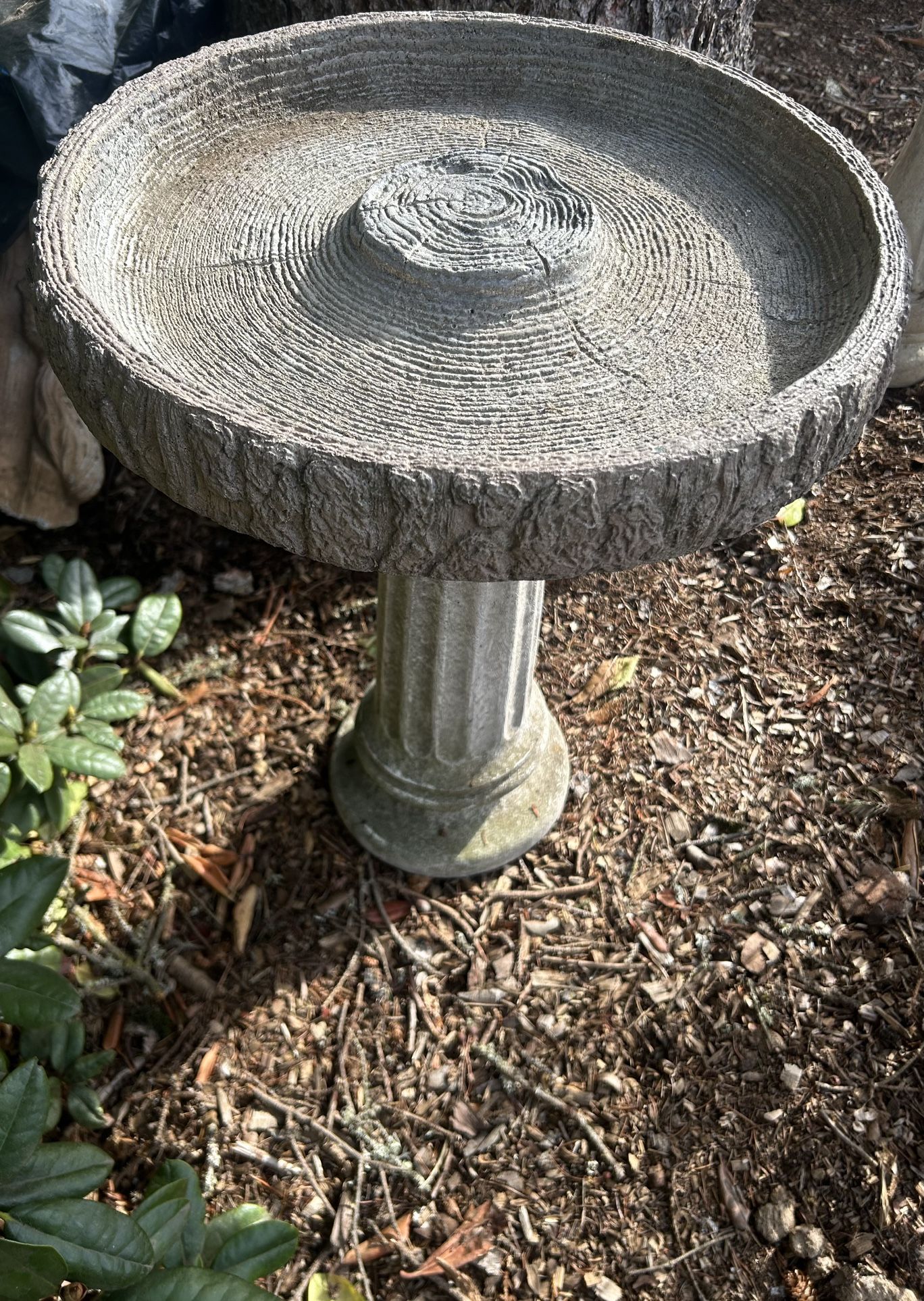 Heavy Pillar Bird Bath . Read Description First.