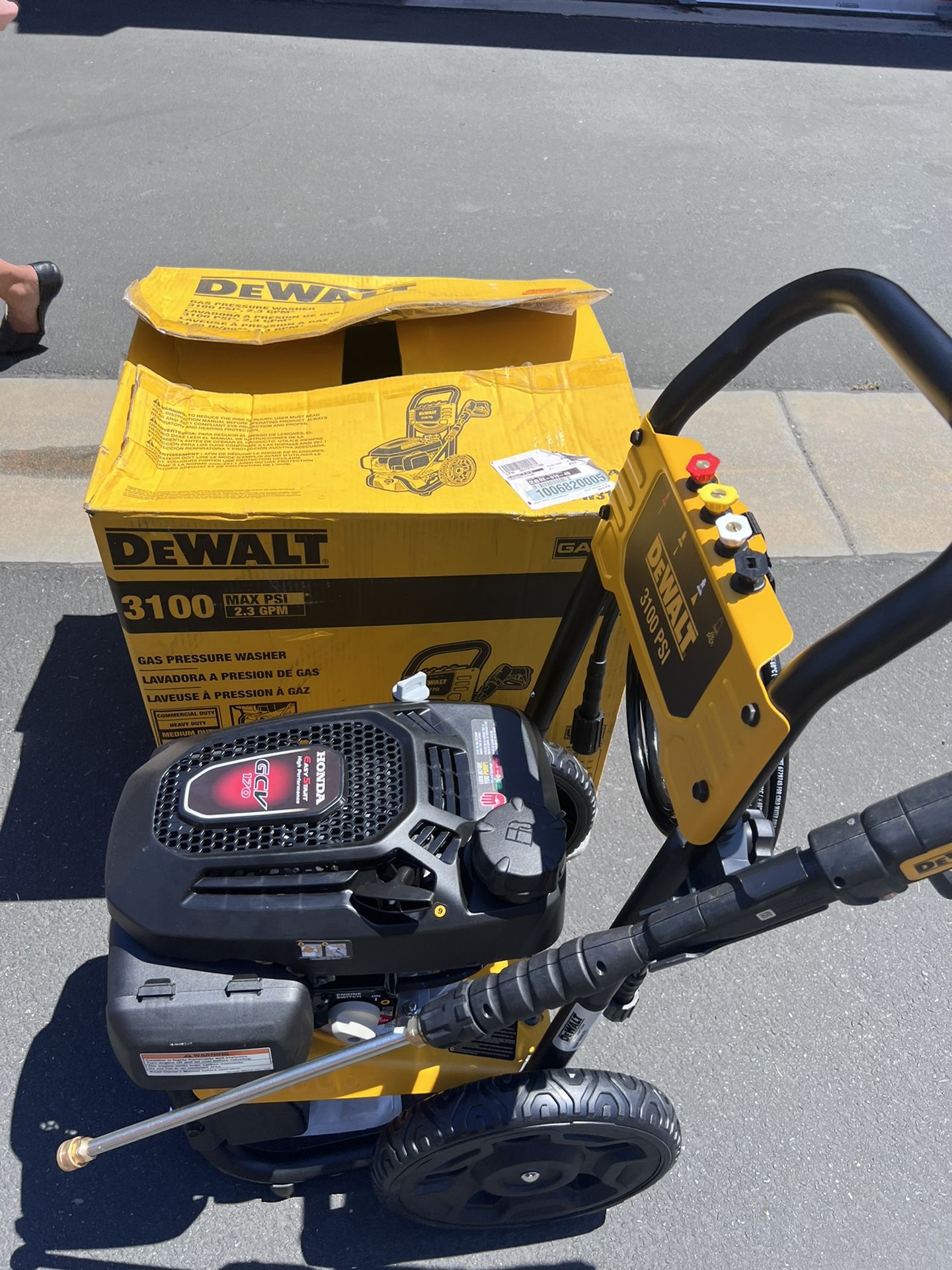 DEWALT 3100 PSI at 2.3 GPM Honda Cold Water Professional Gas Pressure
