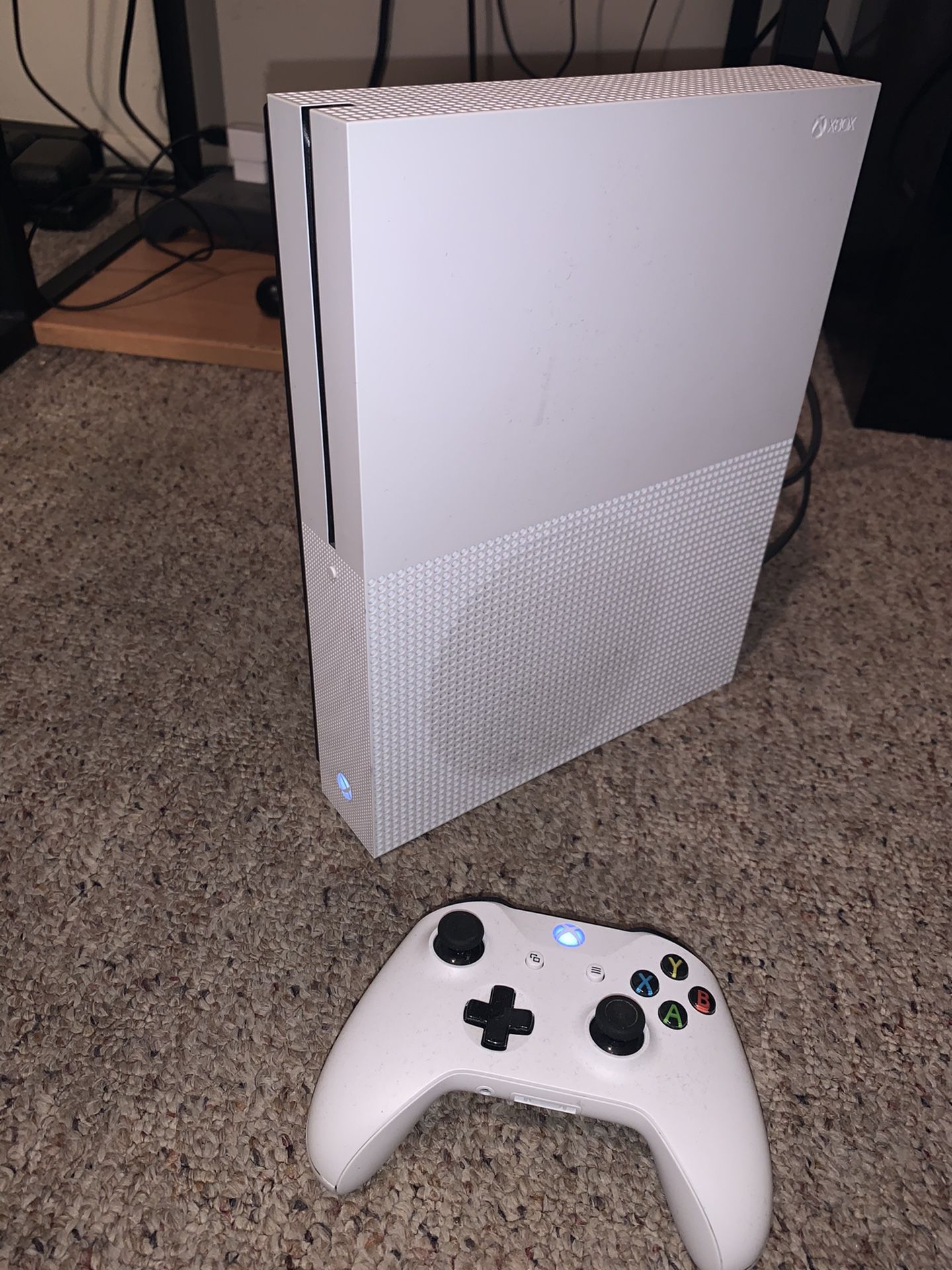 Xbox One S + 4 Games