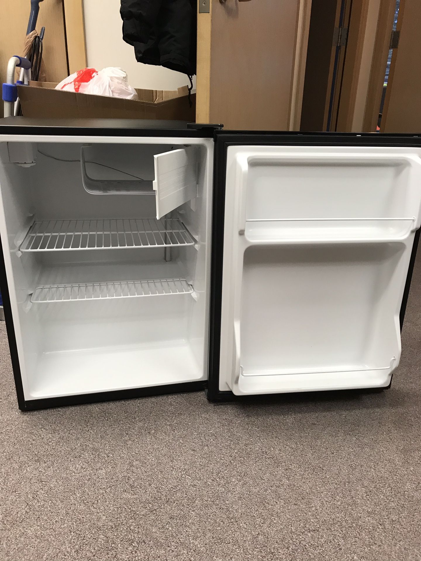 Black & Decker compact refrigerator