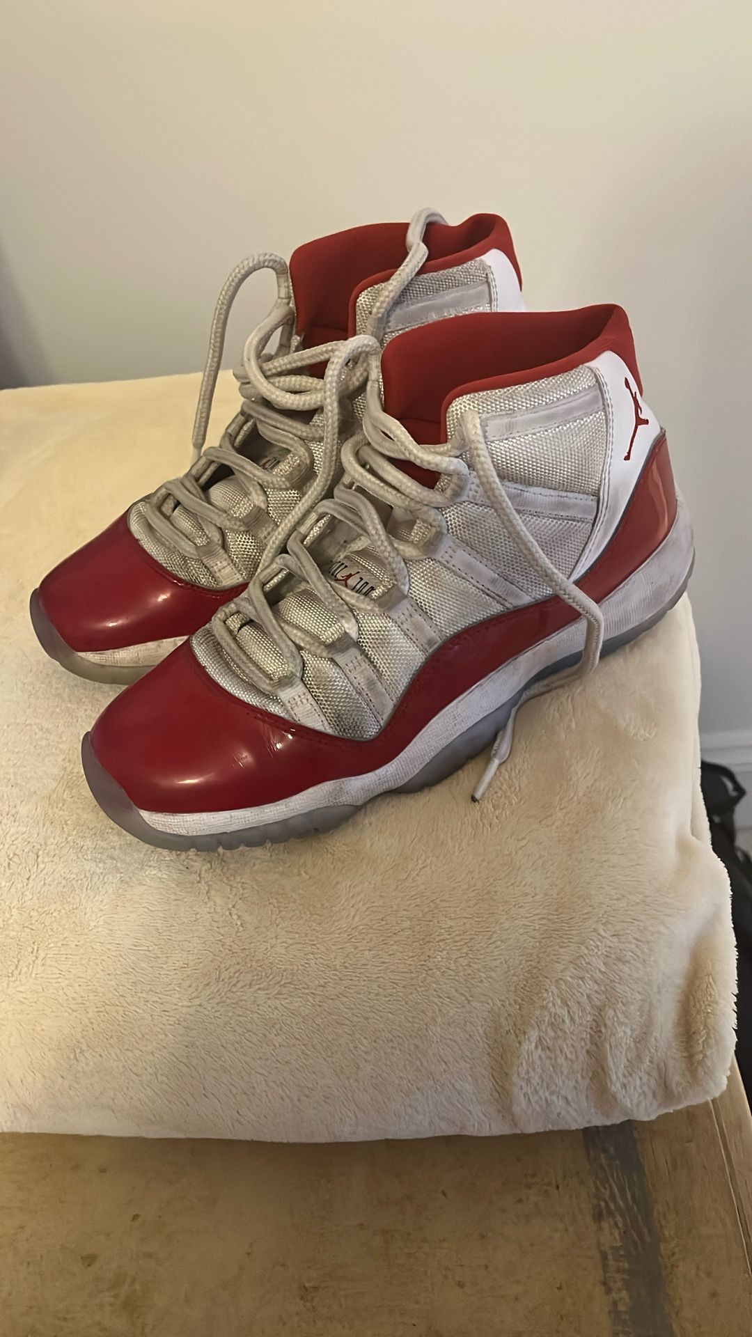 Used Jordan Cheery 11’s Size 7