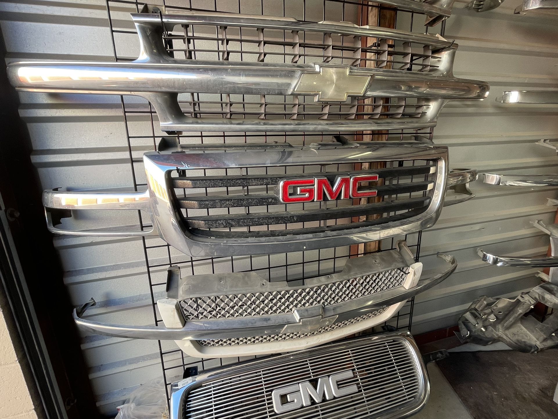 Gmc Sierra grille