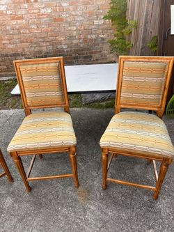 Furniture 4  kitchen chairs good condition