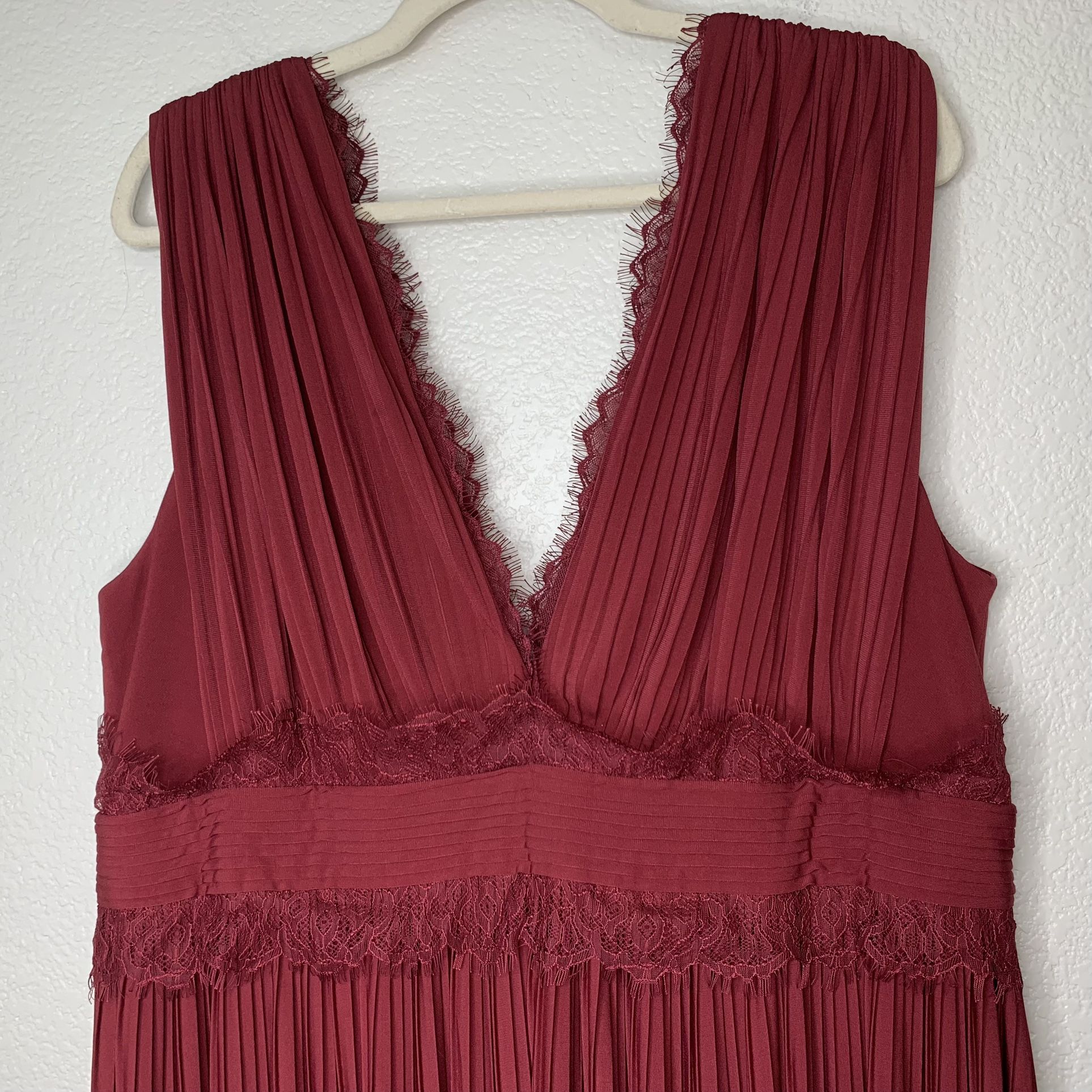 NWOT ASOS Premium Lace insert Pleated Maxi Dress -  www.saryalcargochannel.com