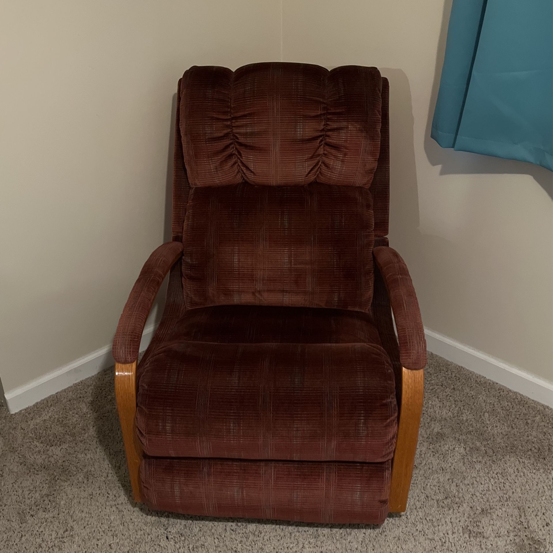Comfy Lazyboy Recliner Exc for Sale in Mesa, AZ OfferUp