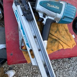 Makita AN943 Pneumatic Framing Nailer