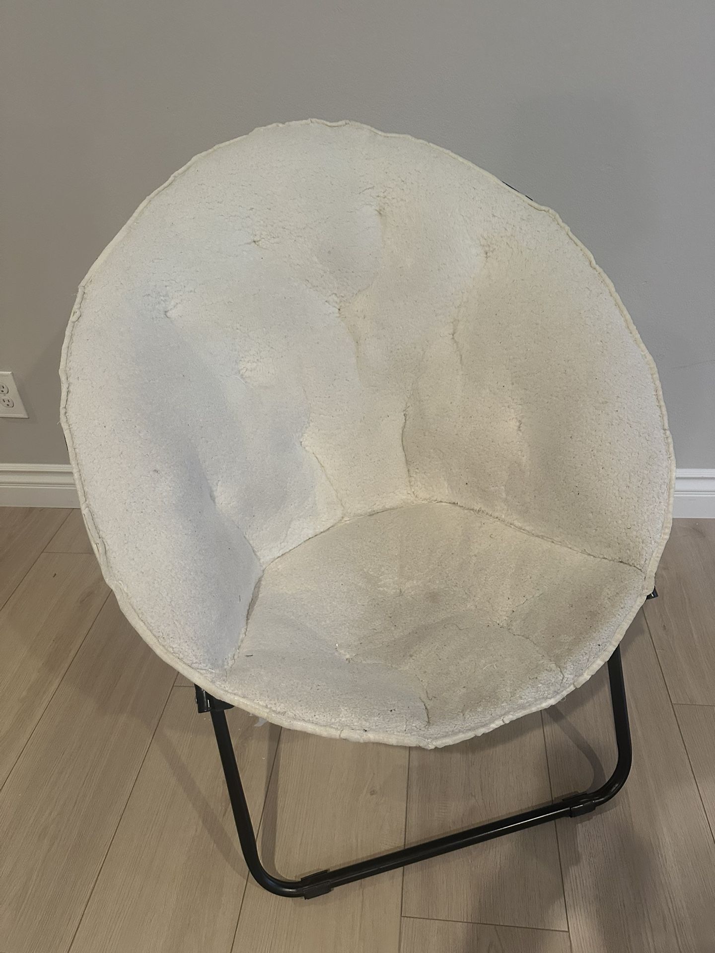 White saucer Chair