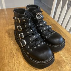 Disturbia Boots Size 12 W
