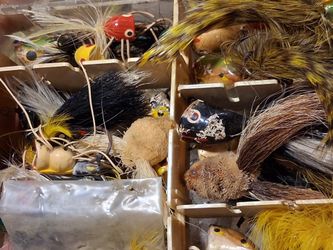 Hundreds vintage fishing lures many brand new in packaging