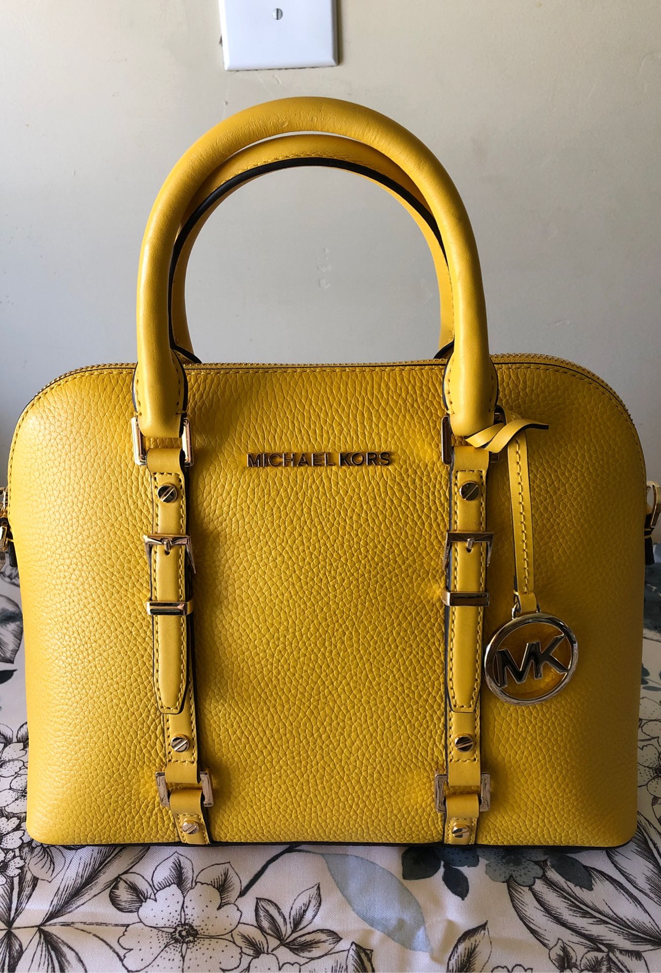 Michael Kors Bedford Legacy MD Dome Satchel Leather Purse New for Sale in  Phoenix, AZ - OfferUp