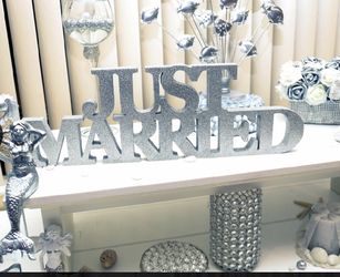 Silver “JUST MARRIED”, sign $10