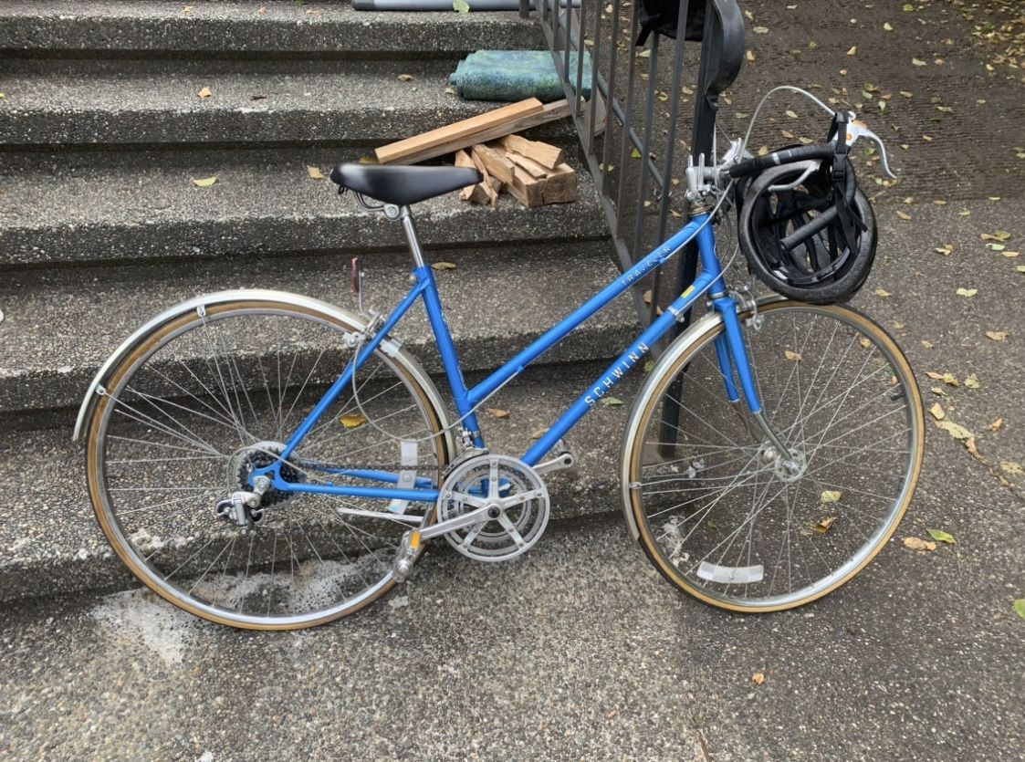 Vintage Schwinn Traveler Road bike