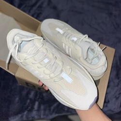 Yeezy boost 700 analog (size9.5)