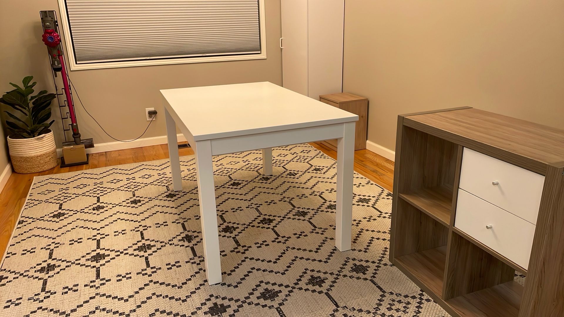 IKEA LANEBERG Extendable Dining Table - Like New, seats 6-8