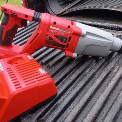 Hammer Drill Milwaukee Charger. Nuevo