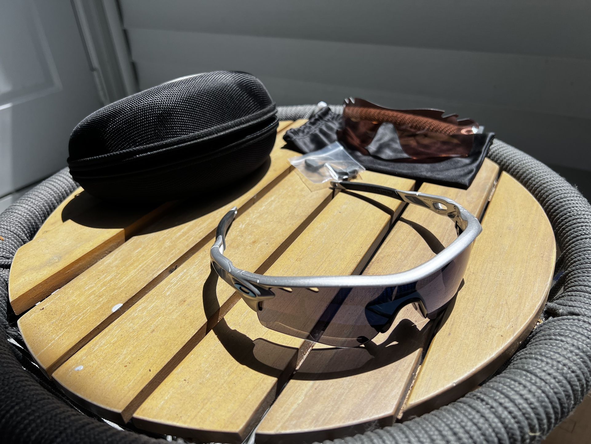 Oakley Radarlock Path 009181-21 – Silver/Ice Iridium + Extra Lens, Case, Accessories