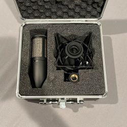 AKG Microphone 