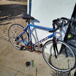 Fuji Newest 3.0 road bike Size Large/ Bicycle 