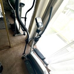 WESLO ELLIPTICAL MOMENTUM G31