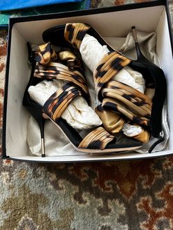 Strappy High Heels with Animal Print( leopard)